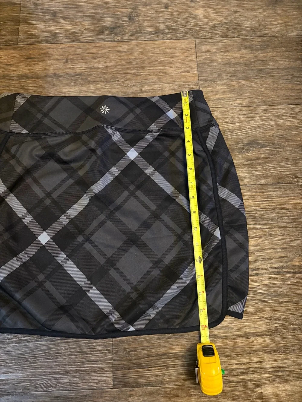 Athleta Fleece Lined Plaid Tech Stretch Schoolgirl Mini Skirt Size Medium - Picture 9 of 9